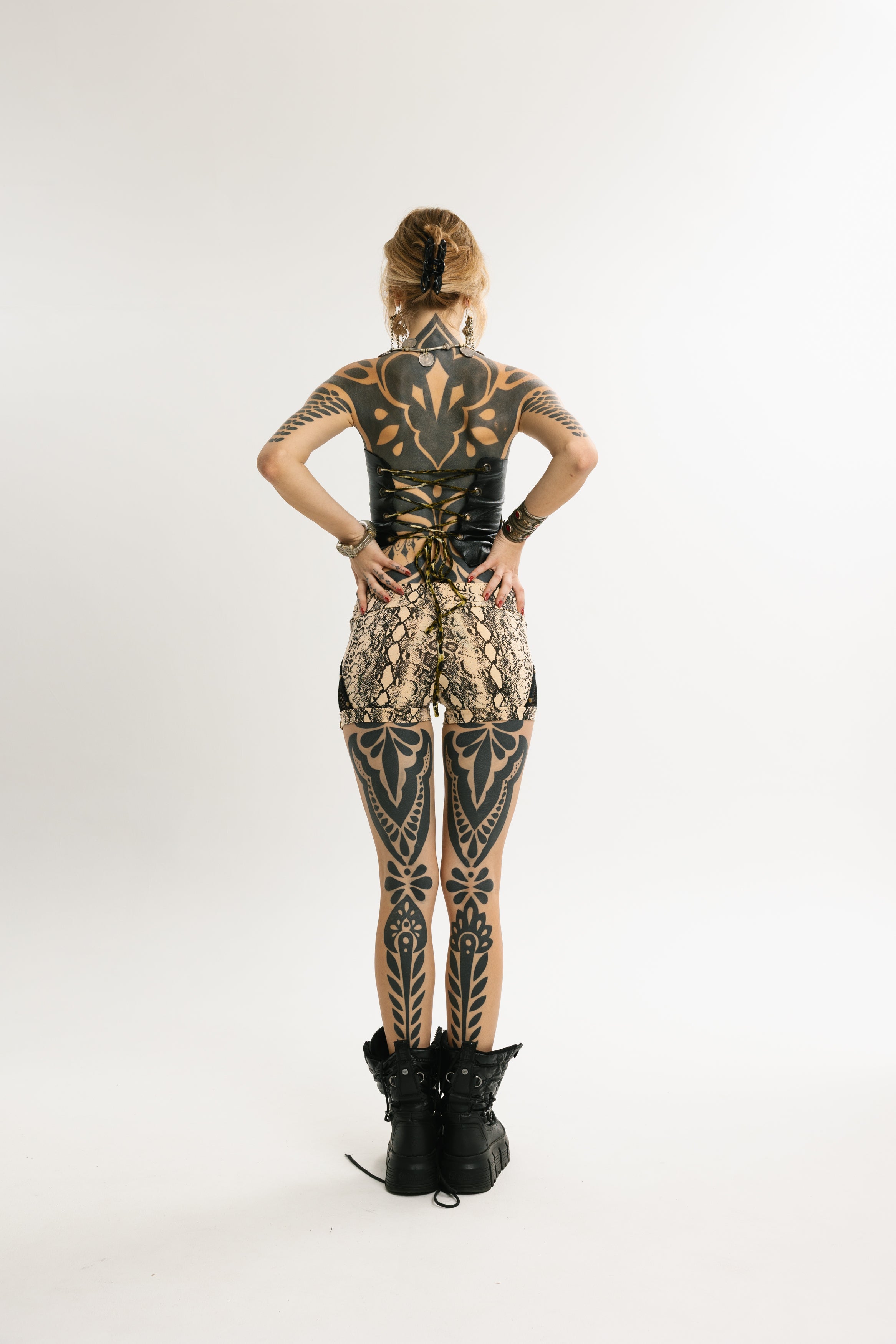 VENOM RISE | High-Rise Cotton Shorts with Python Print | Beige  with Black Python Pattern